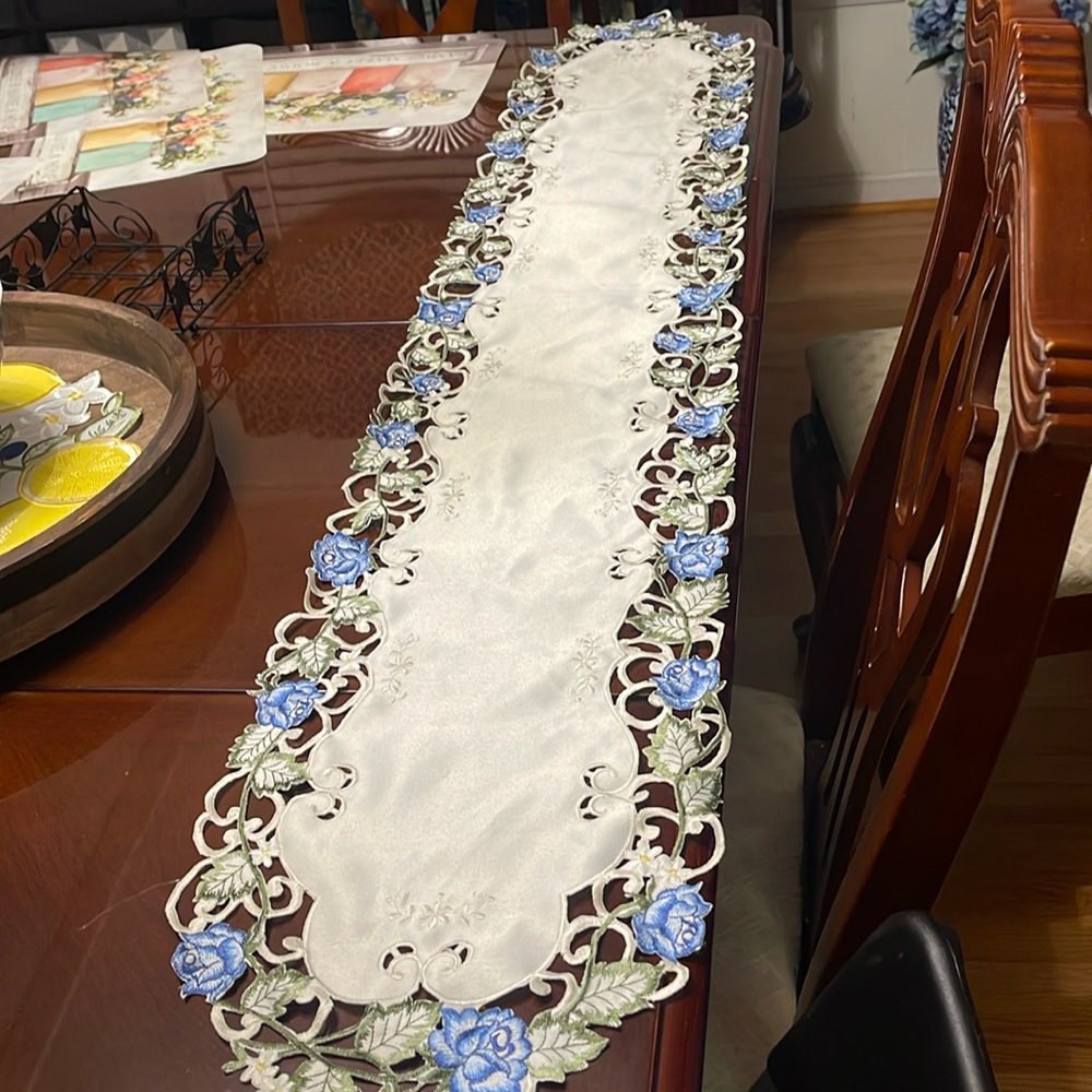 Heritage Lace runner